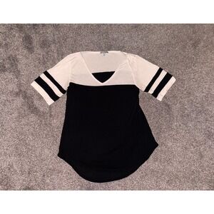 Charlotte Russe Women's Black & White‎ V-Neck 1/4 Sleeve Shirt
